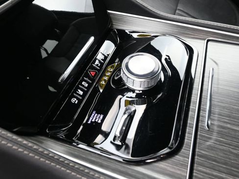 Used 2024 Jeep Wagoneer L Series II w/ Flexible Seating Group image 16