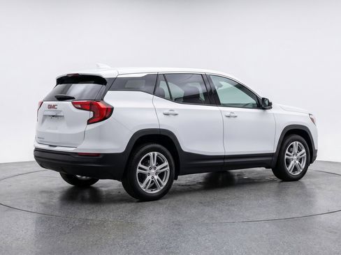 Used 2024 GMC Terrain SLE FWD image 9