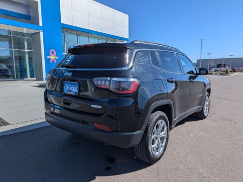 Used 2024 Jeep Compass Latitude AWD/4WD image 34