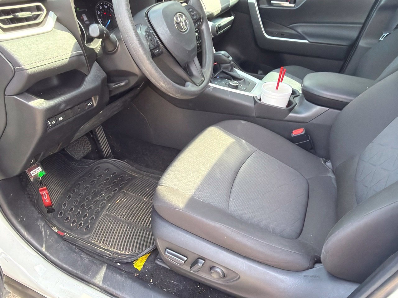 Used 2022 Toyota RAV4 XLE w/ Convenience Package AWD/4WD image 11