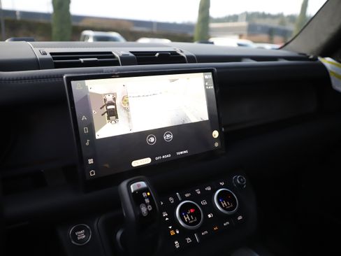 New 2025 Land Rover Defender 110 X AWD/4WD image 20