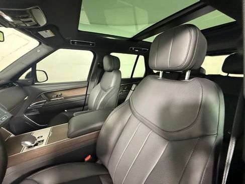 Used 2025 Land Rover Range Rover SE AWD/4WD image 13