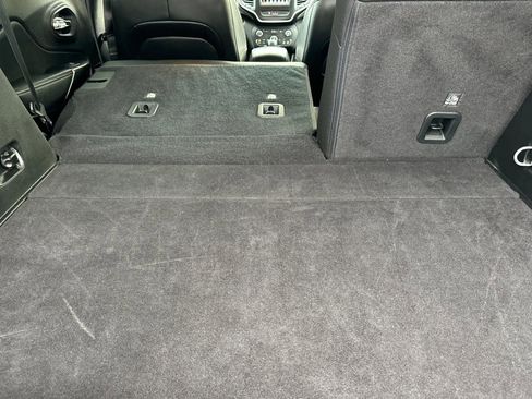 Used 2020 Jeep Cherokee Latitude Plus image 17