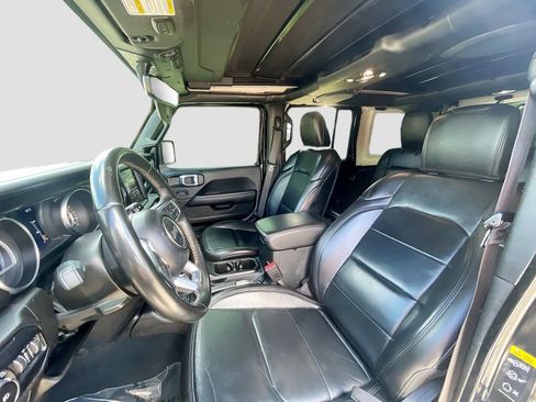 Used 2022 Jeep Wrangler Unlimited Sahara AWD/4WD image 22