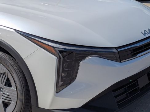 New 2025 Kia K4 LX image 7