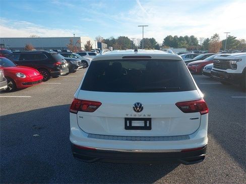 Used 2022 Volkswagen Tiguan SE image 6