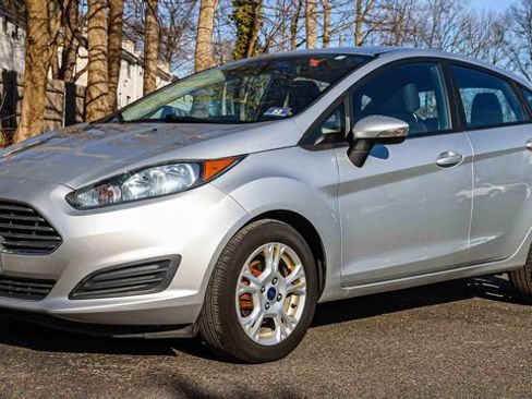 Used 2016 Ford Fiesta SE image 3