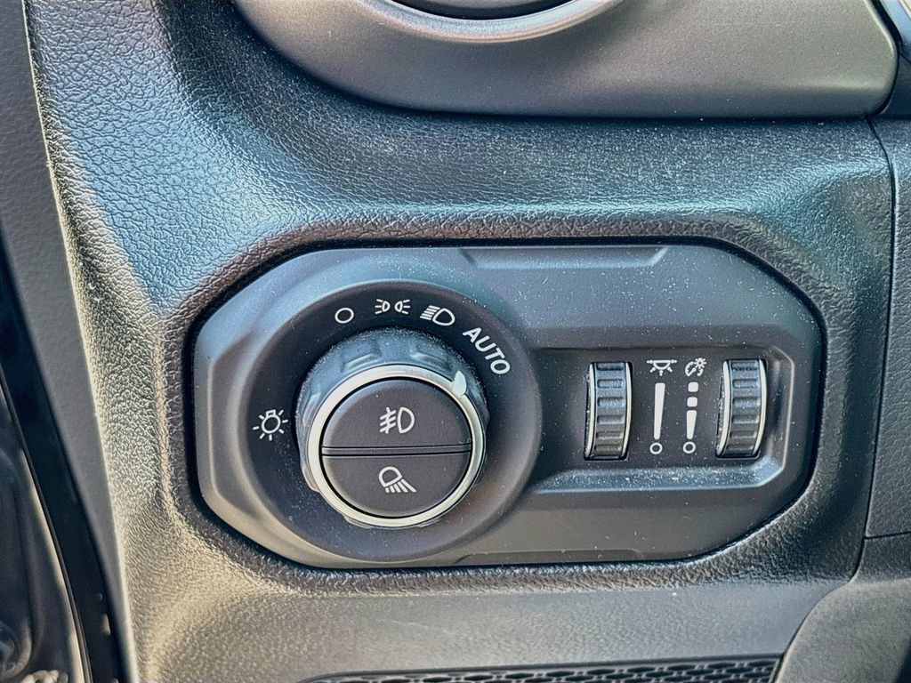 Used 2022 Jeep Gladiator Sport AWD/4WD image 11