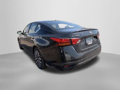 Used 2024 Nissan Altima 2.5 SV FWD image 5