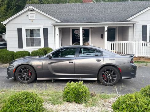 Used 2019 Dodge Charger Scat Pack w/ Plus Group RWD image 3