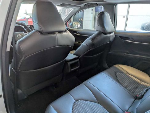 Used 2022 Toyota Camry SE w/ Cold Weather Package image 17