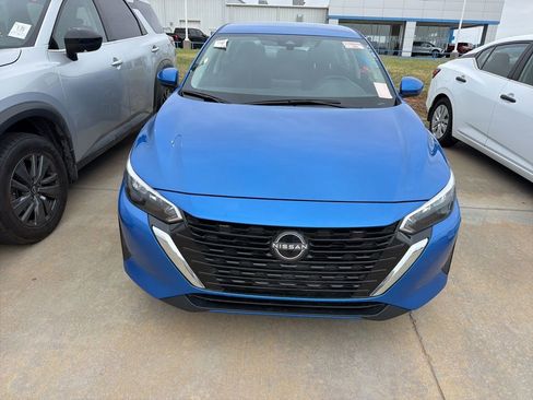 Used 2025 Nissan Sentra SV image 2