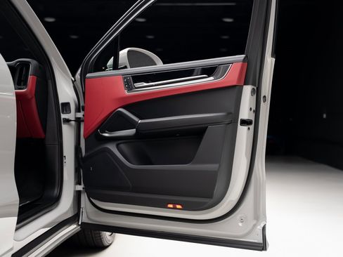 Used 2025 Porsche Cayenne Turbo image 62