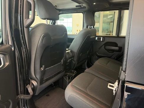 Used 2024 Jeep Wrangler Unlimited Rubicon image 22