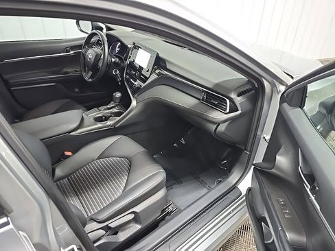 Used 2023 Toyota Camry SE image 15