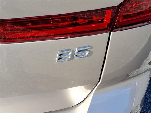 Certified 2023 Volvo XC60 B5 Plus w/ Climate Package image 6