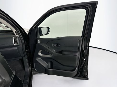 Used 2025 Nissan Frontier SV w/ SV Convenience Package RWD image 30