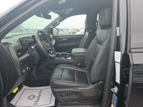 Used 2025 Chevrolet Suburban Z71 AWD/4WD image 8