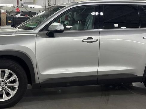 Used 2024 Toyota Grand Highlander AWD image 7