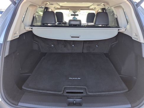 Used 2023 Nissan Rogue SV w/ SV Premium B Package image 11