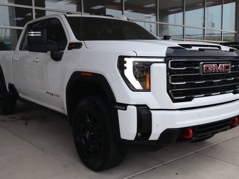 Used 2025 GMC Sierra 2500 AT4 AWD/4WD image 1