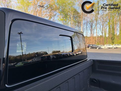 Certified 2022 Jeep Gladiator Overland AWD/4WD image 17