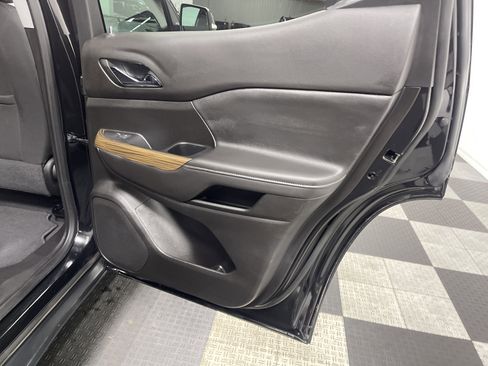 Used 2023 GMC Acadia SLE w/ Driver Convenience Package image 19