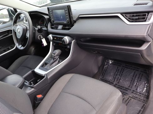 Used 2022 Toyota RAV4 LE w/ Carpet Mat Package (TMS) AWD/4WD image 8