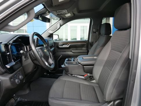 Used 2025 Chevrolet Silverado 1500 LT AWD/4WD image 7