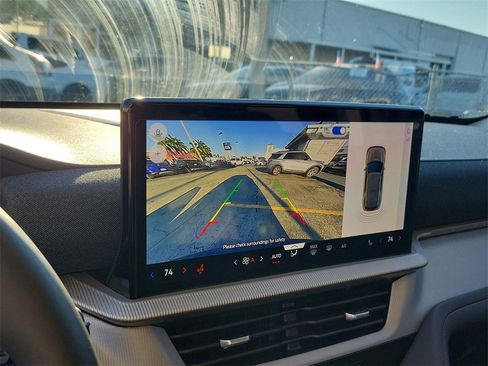 Used 2025 Ford Explorer Active image 21