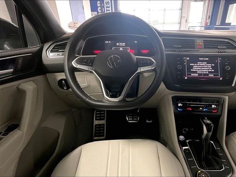 Certified 2023 Volkswagen Tiguan SE R-Line AWD/4WD image 17