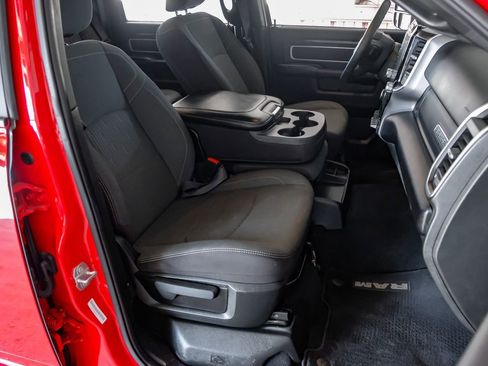 Used 2024 RAM 2500 Big Horn w/ Sport Appearance Package image 32