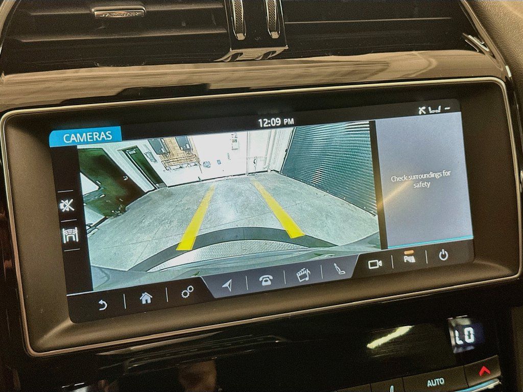 Used 2020 Jaguar F-PACE Premium AWD/4WD image 15