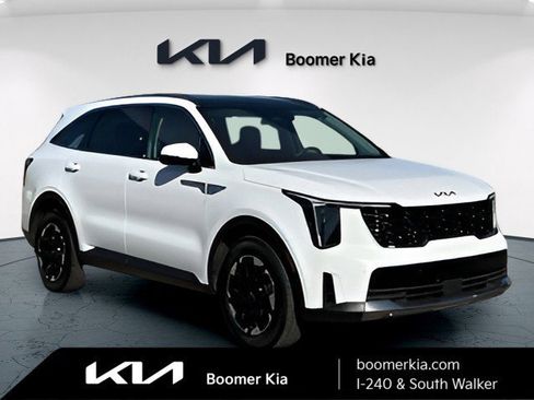 Certified 2025 Kia Sorento S w/ Panoramic Sunroof Package image 3