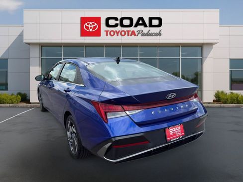 Used 2025 Hyundai Elantra Limited FWD image 3