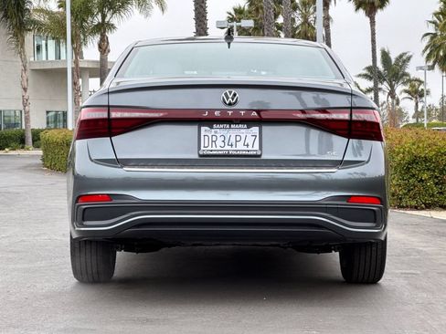 Used 2026 Volkswagen Jetta SE FWD image 5