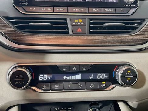 Used 2020 Nissan Altima 2.0 Platinum FWD image 17