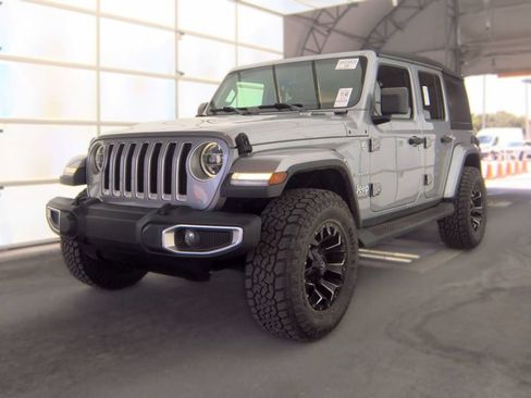 Used 2019 Jeep Wrangler Unlimited Sahara AWD/4WD image 7