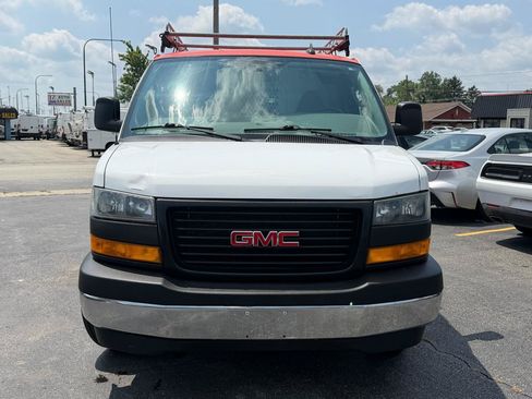 Used 2018 GMC Savana 3500 w/ Driver Convenience Package RWD image 2