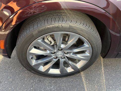 Used 2021 Buick Envision Avenir w/ Technology Package II FWD image 6