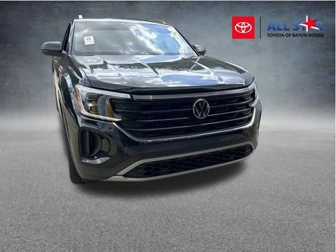 Used 2024 Volkswagen Atlas Cross Sport SE FWD image 1