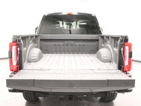 Used 2024 Ford F350 Platinum w/ FX4 Off-Road Package AWD/4WD image 17