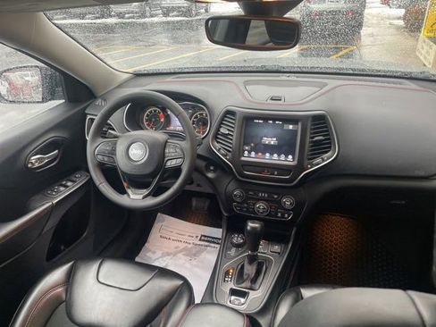 Used 2022 Jeep Cherokee Trailhawk image 16