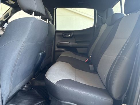 Used 2020 Toyota Tacoma TRD Off-Road w/ Technology Package AWD/4WD image 19
