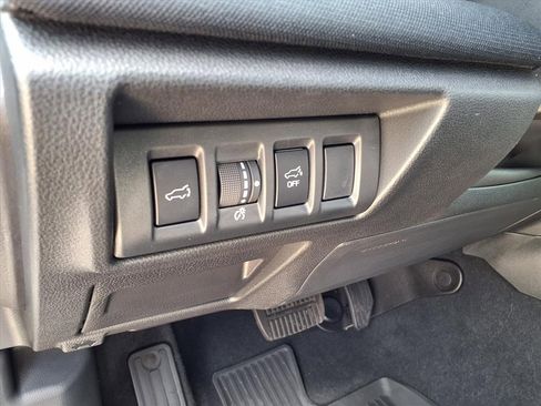 Used 2025 Subaru Outback Premium w/ Popular Package #1A image 9