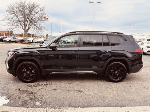Certified 2025 Volkswagen Atlas Peak Edition SE image 4