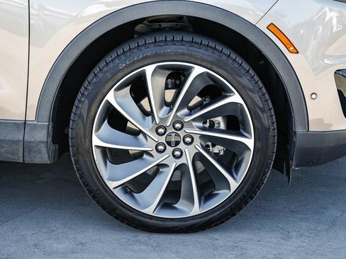 Used 2020 Lincoln Nautilus Reserve w/ Equipment Group 202A AWD/4WD image 9