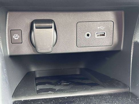 Used 2025 Nissan Versa SV w/ Trunk Package image 24