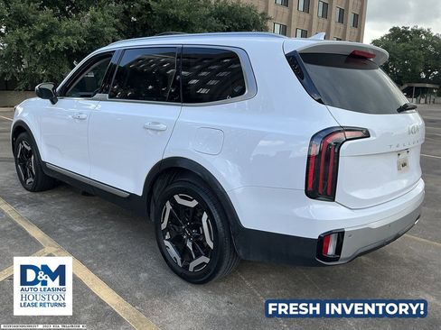 Used 2023 Kia Telluride EX w/ EX Captain's Chair Package FWD image 4