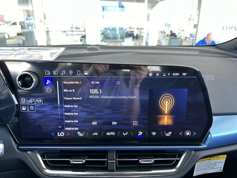 Used 2024 Chevrolet Equinox EV LT FWD image 16